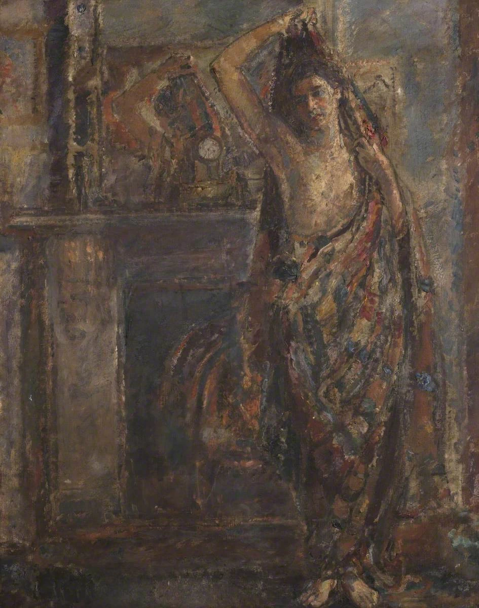 Ethel Walker - Donna drappeggiata in piedi accanto a un caminetto, The Courtauld, Londra (Samuel Courtauld Trust)